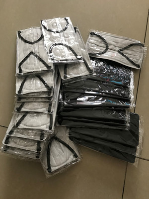 穿着拖鞋一路小跑拿我网上买的口罩快递了,抗击疫情戴起了口罩,也不怕不怕了!